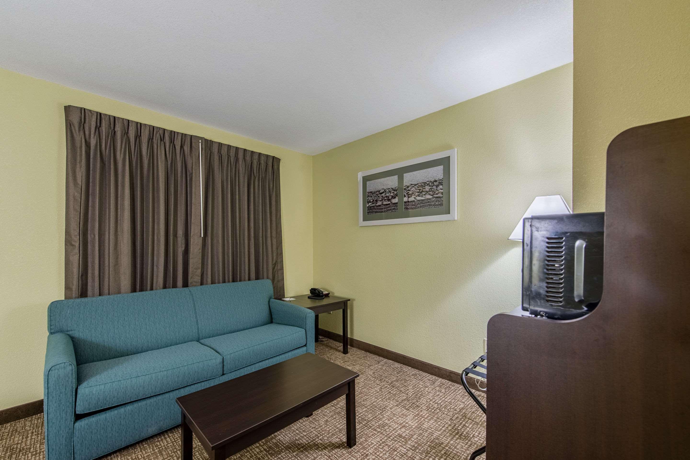 Quality Inn & Suites University Area Muncie Exterior photo