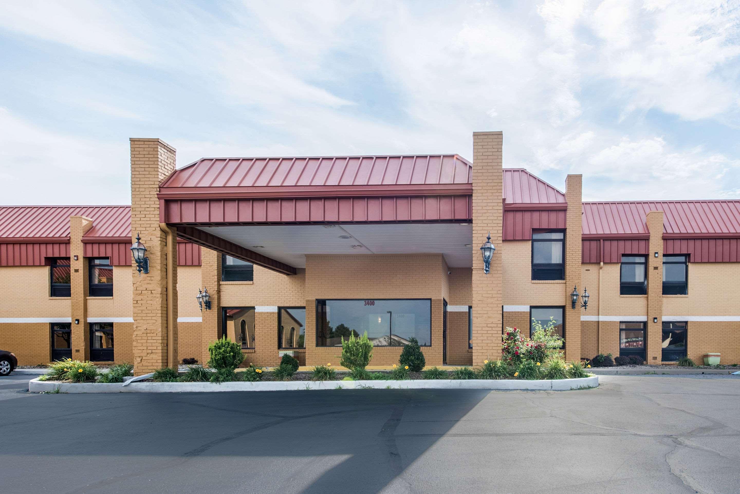 Quality Inn & Suites University Area Muncie Exterior photo