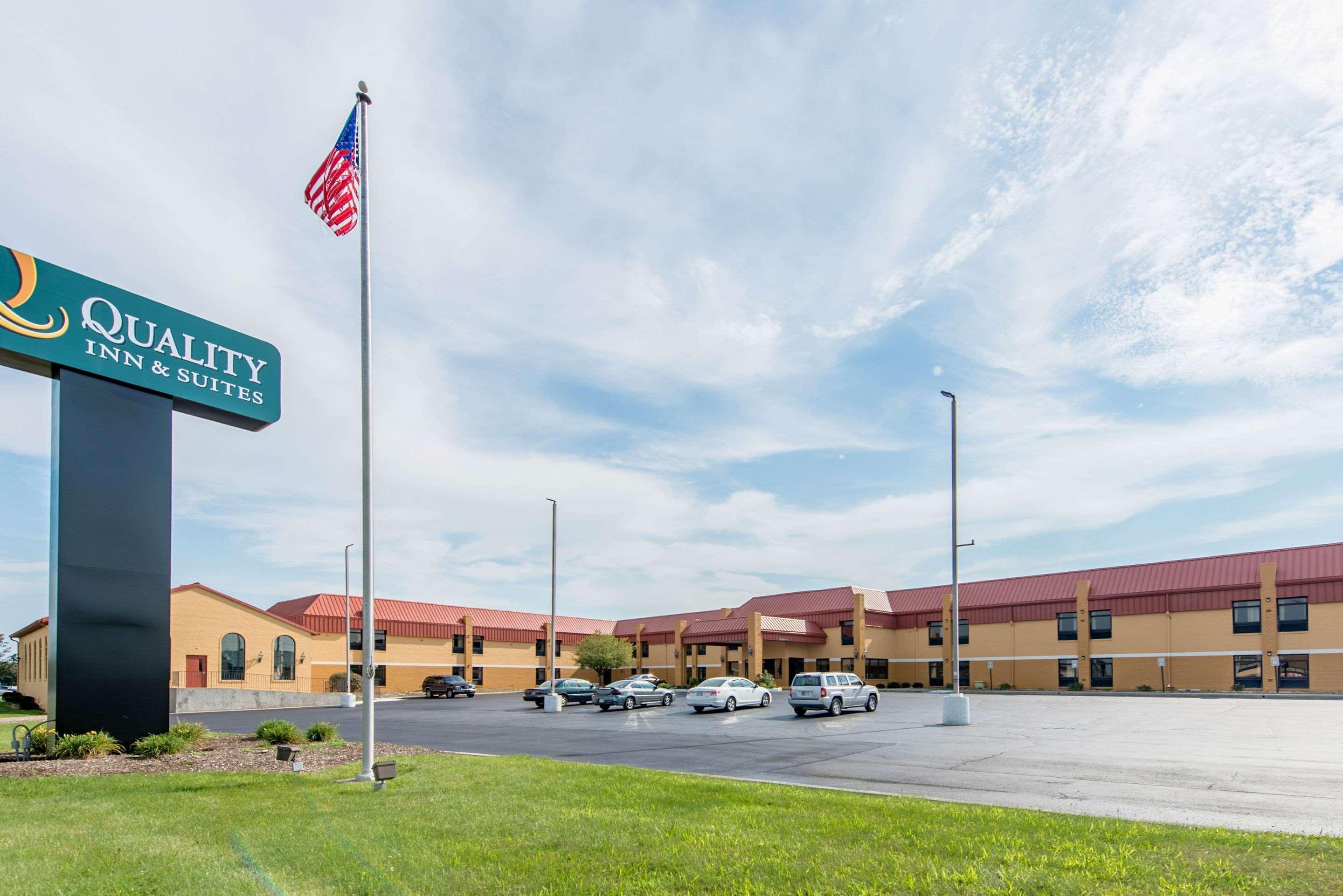 Quality Inn & Suites University Area Muncie Exterior photo
