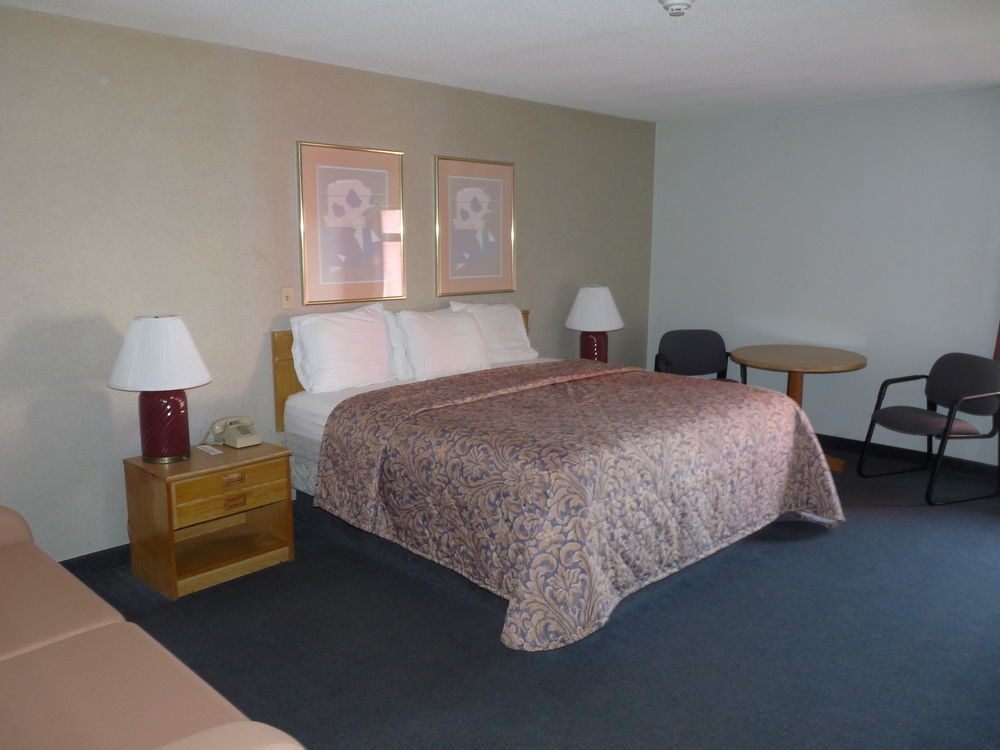 Quality Inn & Suites University Area Muncie Exterior photo